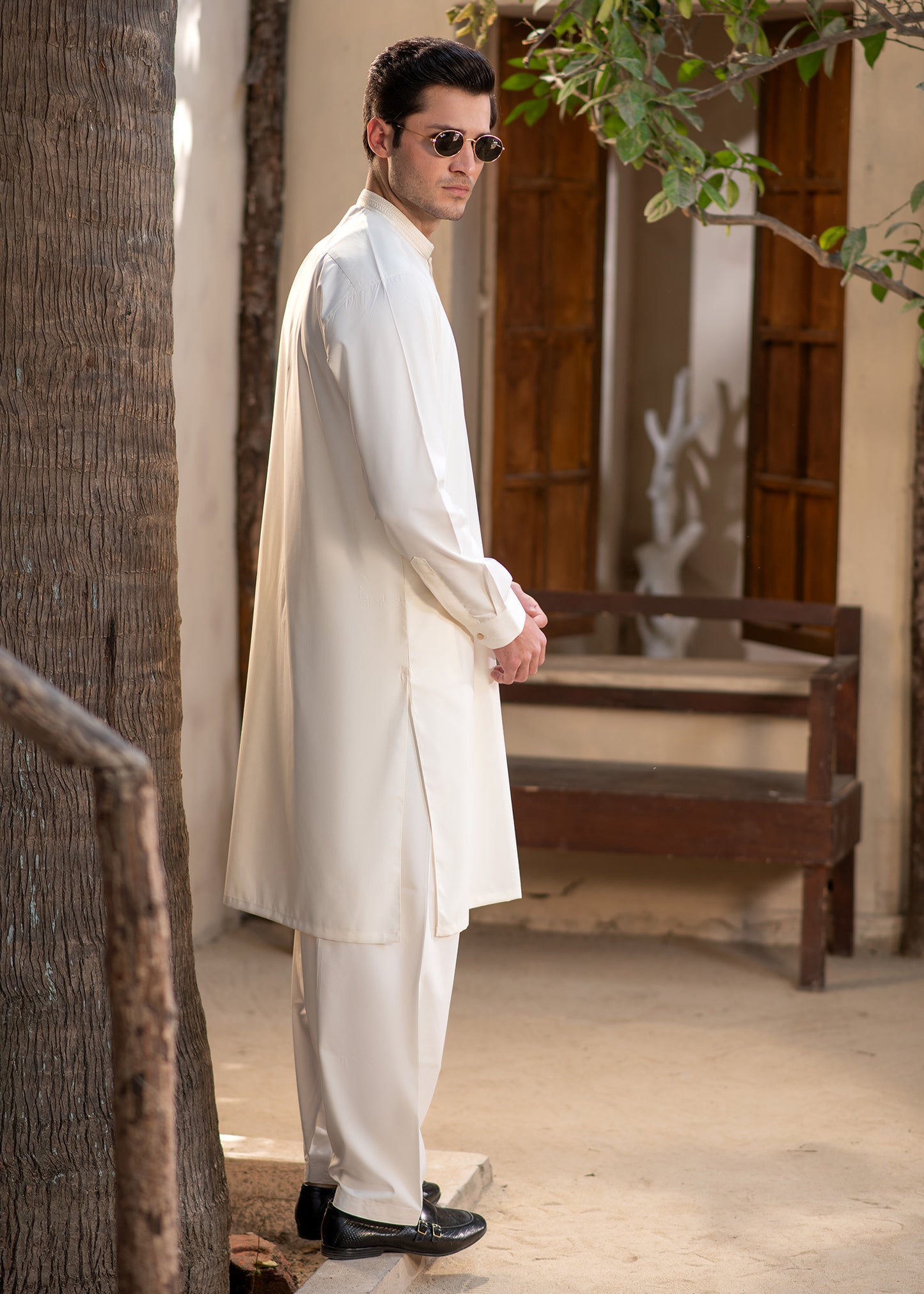 Men's Premium Ban-Embroidered Kameez Shalwar - Booski White / Classic Fit.