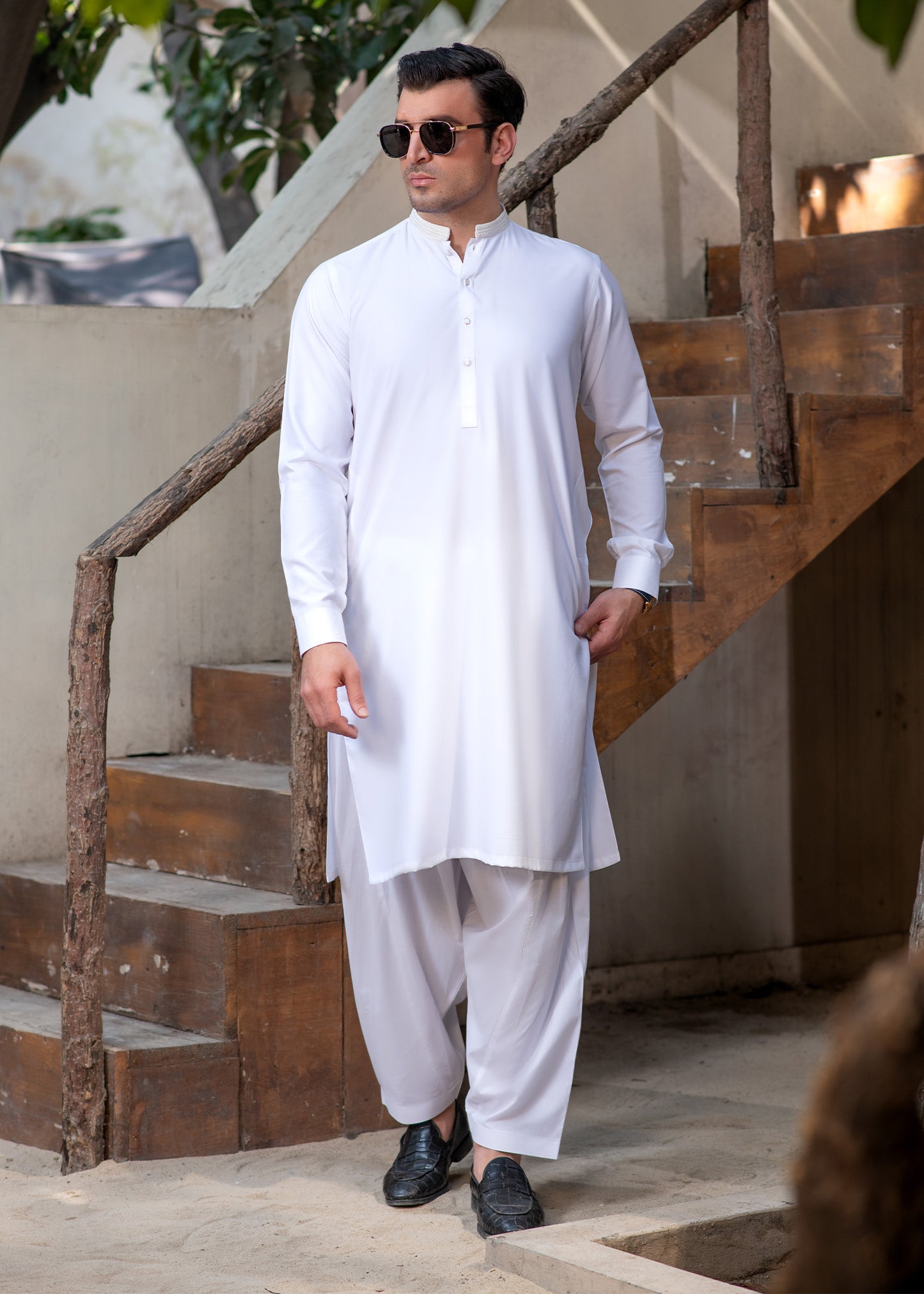 Men's Premium Ban-Embroidered Kameez Shalwar - Classic White / Classic Fit.